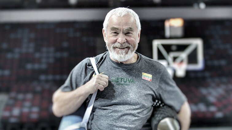 „Dar dirbu ir norėčiau dirbt toliau“: legendiniam Juozui Petkevičiui-Juozukui – 80