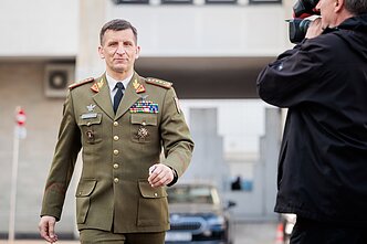 Prezidentas susitiko su Lietuvos kariuomenės vadu ir operatyvinių tarnybų vadovais. Raimundas Vaikšnoras
