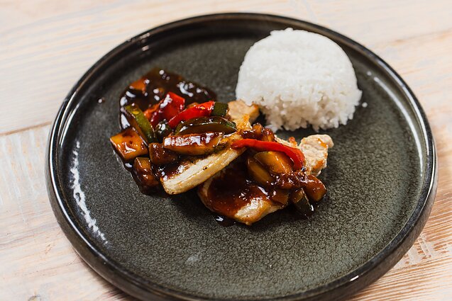 Saldžiarūgštė kiauliena su ananasais 