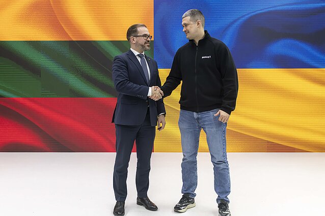 Ministras Kaunas Kyjive: mūsų kariai intensyviau keisis patirtimi oro gynybos srityje