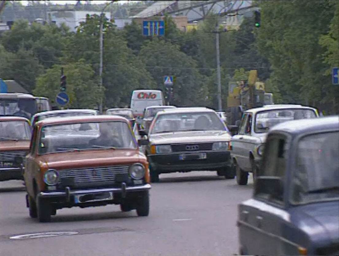 Automobiliai miestų gatvėse 1995 metais Automobiliai miestų gatvėse 1995 metais