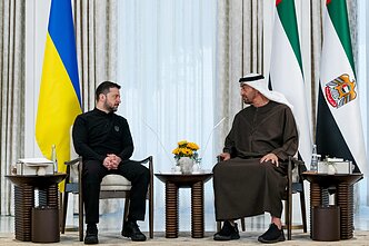 Volodymyras Zelenskis JAE surengė derybas su prezidentu Mohamedu bin Zayedu al Nahyanu. Volodymyras Zelenskis JAE surengė derybas su prezidentu Mohamedu bin Zayedu al Nahyanu.