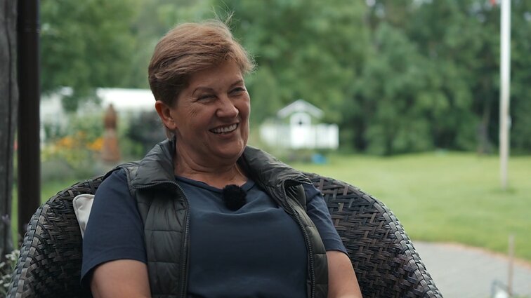 Pirmąsias bites kaip vestuvių dovaną gavusi bitininkė Roma: buvau sakius, kad prie jų neisiu