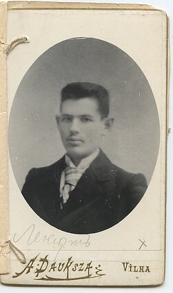 Batsiuvys Hiršas Lekertas