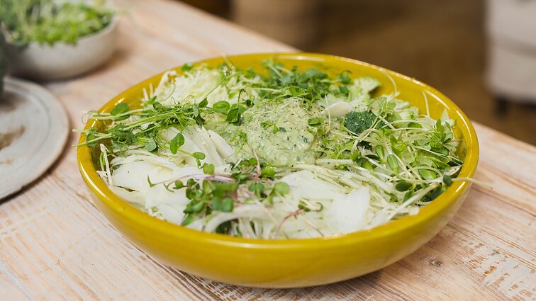 Pavasariškas Velykų stalo akcentas: pasigaminkite žaliasias kopūstų salotas be majonezo