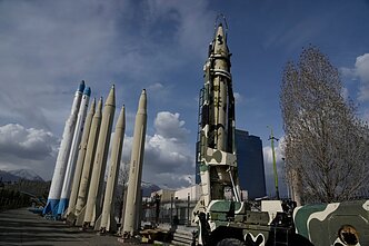 Teherane eksponuojamos Irano gamybos raketos Teherane eksponuojamos Irano gamybos raketos
