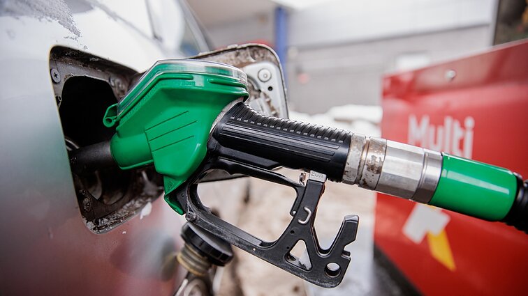 Ekonomistas įspėja dėl degalų kainų: vargu ar galime tikėtis, kad vasarą jos bus mažesnės