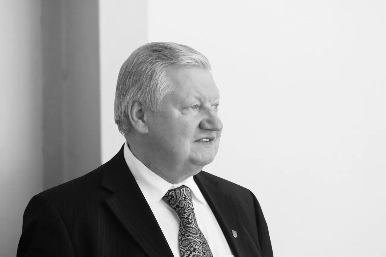 Vytautas Zuberrnis Vytautas Zuberrnis