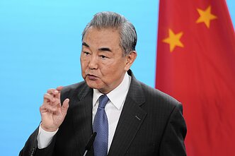 Kinijos užsienio reikalų ministras Wang Yi Kinijos užsienio reikalų ministras Wang Yi
