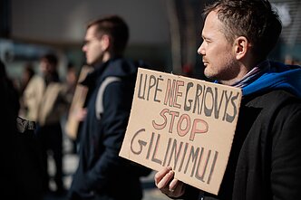 Aktyvistai Vilniuje protestavo prieš Neries vagos tvarkymo darbus Aktyvistai Vilniuje protestavo prieš Neries vagos tvarkymo darbus