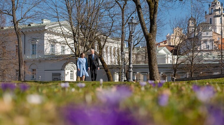 Prezidento Gitano Nausėdos ir ponios Dianos Nausėdienės sveikinimas šv. Velykų proga