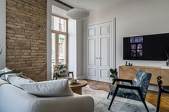 Šimtamečiame bute dera ir autentiškos plytos, ir egzotiški raštai 