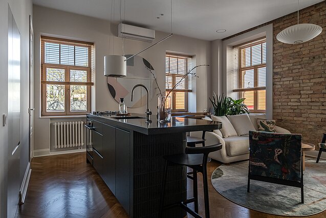 Šimtamečiame bute dera ir autentiškos plytos, ir egzotiški raštai 