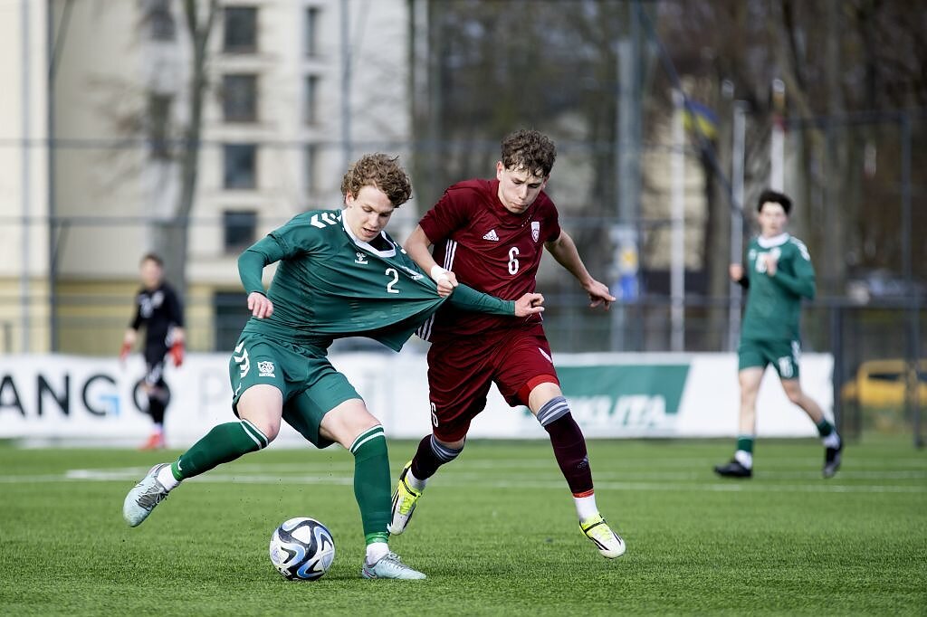 Lietuvos vaikinų U15 futbolo rinktinė su latviais pirmose rungtynėse išsiskyrė taikiai Lietuvos vaikinų U15 futbolo rinktinė su latviais pirmose rungtynėse išsiskyrė taikiai