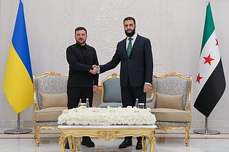 Ukrainos prezidentas Volodymyras Zelenskis sekmadienį Damaske susitiko su Sirijos prezidentu Ahmedu al-Šaraa Ukrainos prezidentas Volodymyras Zelenskis sekmadienį Damaske susitiko su Sirijos prezidentu Ahmedu al-Šaraa