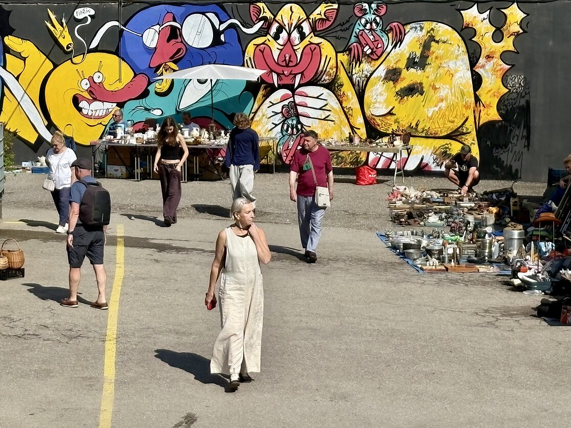 Lietuvių menininko Pidžin grafitis ant Agenskalno turgaus tvoros