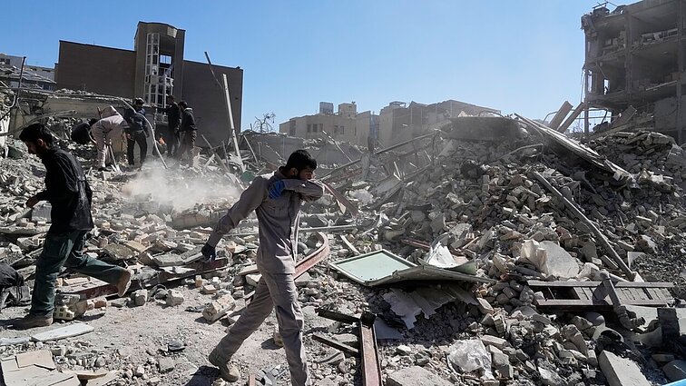 Po ES įspėjimų JAV dėl smūgių Irane – profesoriaus aiškinimas: teisinės ribos nėra