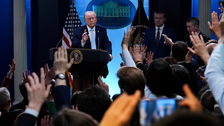 Iraną nuo žemės nušluoti grasinantis Trumpas: šiąnakt „žus visa civilizacija“