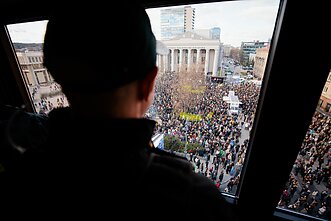 Over 10,000 people protest in Vilnius against politicisation of LRT