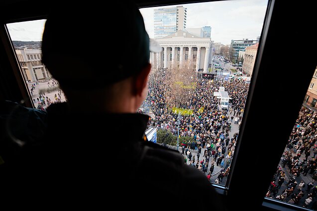Over 10,000 people protest in Vilnius against politicisation of LRT