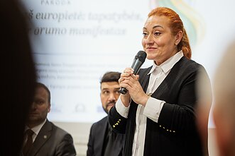 Minint Tarptautinę romų dieną, Vilniaus televizijos bokšte suplevėsavo romų vėliava Minint Tarptautinę romų dieną, Vilniaus televizijos bokšte suplevėsavo romų vėliava