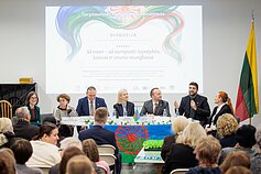 Minint Tarptautinę romų dieną, Vilniaus televizijos bokšte suplevėsavo romų vėliava Minint Tarptautinę romų dieną, Vilniaus televizijos bokšte suplevėsavo romų vėliava