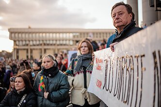 Over 10,000 people protest in Vilnius against politicisation of LRT