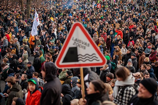 Over 10,000 people protest in Vilnius against politicisation of LRT