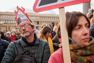Over 10,000 people protest in Vilnius against politicisation of LRT