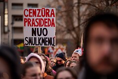 Over 10,000 people protest in Vilnius against politicisation of LRT