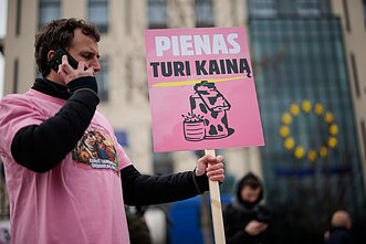 Pieno gamintojai protestavo prie Vyriausybės Pieno gamintojai protestavo prie Vyriausybės