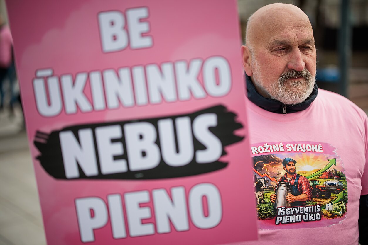 Pieno gamintojai protestavo prie Vyriausybės Pieno gamintojai protestavo prie Vyriausybės