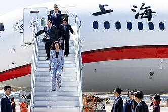 Przewodnicząca Taiwańskiej opozycji Cheng Li-wun i prezydent Chin Xi Jinping