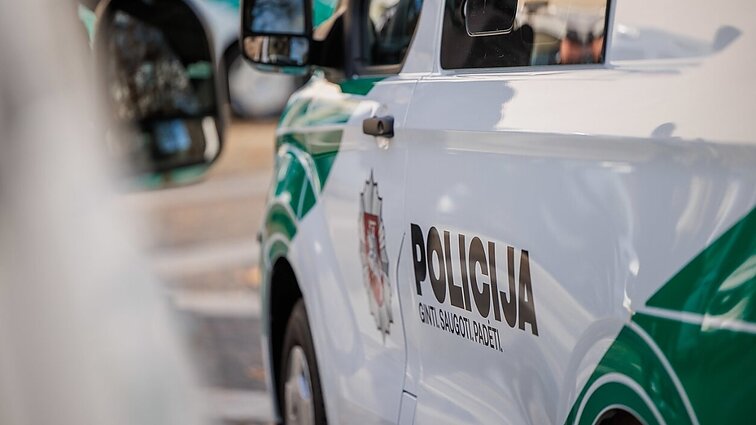 Neeilinis atvejis: panevėžietis į policijos komisariatą atvežė namuose rastą sprogmenį