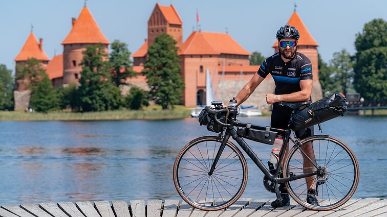 Tūkstančius kilometrų dviračiu numinantis pasienietis: kai sunku, tiesiog minu toliau