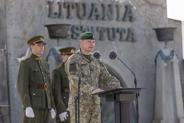 Ukmergėje Lietuvos kariuomenės 1-ajai divizijai šeštadienį įteikta kovinė vėliava ir perduoti didžiausi Sausumos pajėgų kariniai vienetai Ukmergėje Lietuvos kariuomenės 1-ajai divizijai šeštadienį įteikta kovinė vėliava ir perduoti didžiausi Sausumos pajėgų kariniai vienetai
