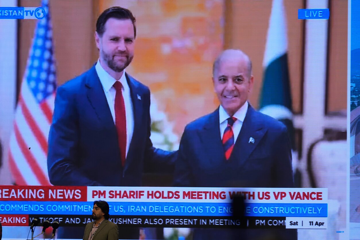 J.D. Vance'as ir Shehbazas Sharifas J.D. Vance'as ir Shehbazas Sharifas