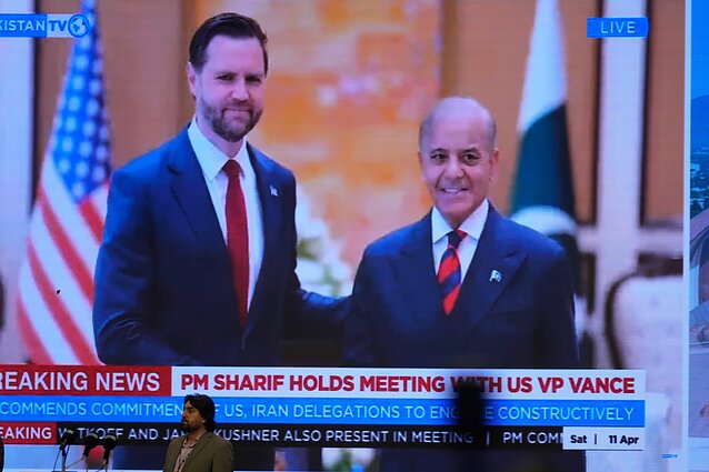 J.D. Vance'as ir Shehbazas Sharifas J.D. Vance'as ir Shehbazas Sharifas