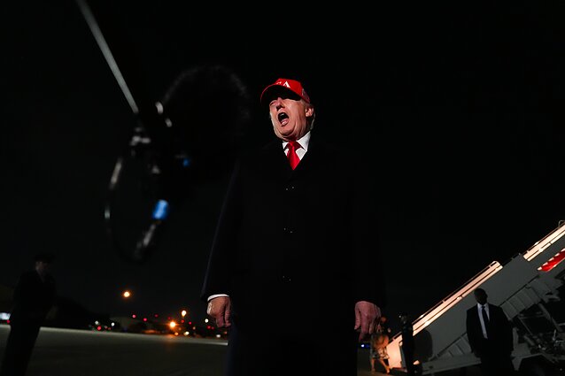 „Turėtume vertinti kaip derybų taktiką“: Trumpas žada Irano uostų blokadą