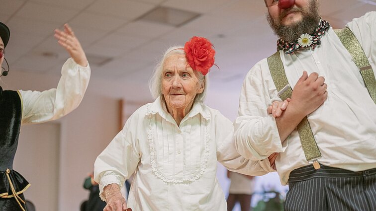 „Tą dieną iš jų padarome žvaigždes“: ant ypatingo spektaklio scenos sužiba senjorai