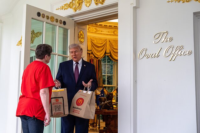 Trumpas „McDonald`s“ maistą pristačiusiai kurjerei davė 100