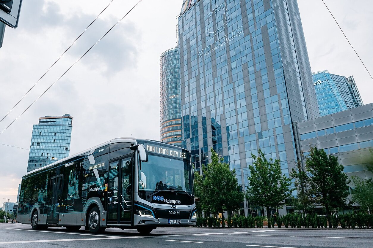 Sostinė už beveik 70 mln. eurų perka 112 naujų elektrinių autobusų Sostinė už beveik 70 mln. eurų perka 112 naujų elektrinių autobusų