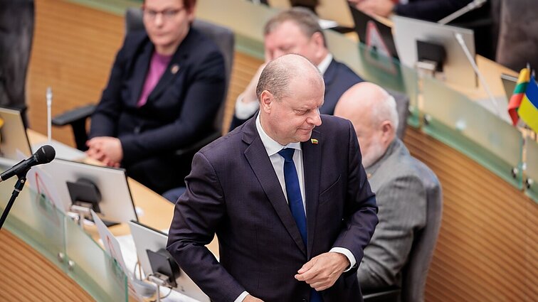 Skvernelio pareiškimus emociniais vadinantis Beniušis: lieka Seime, kad gautų algą