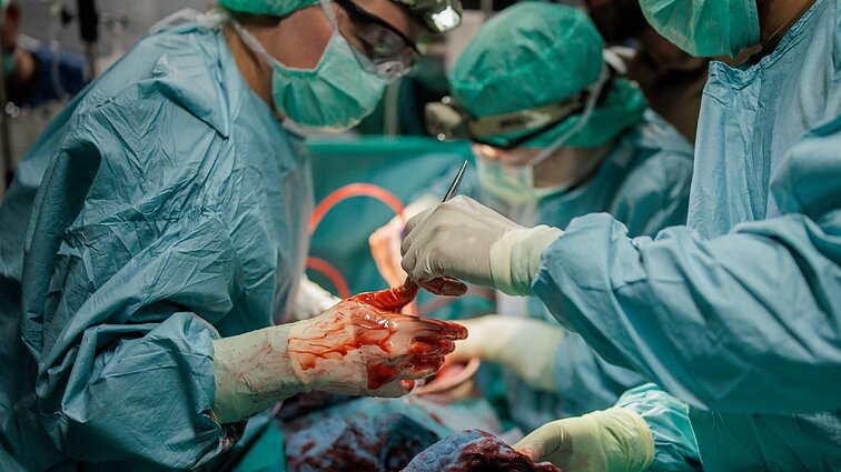 Dnipre dirbantys Lietuvos medikai: „Operacinėse nuo sprogimų dreba grindys ir langai“