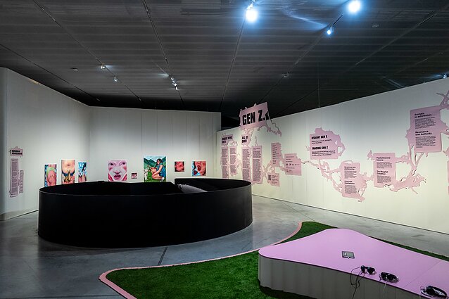 MO muziejaus paroda „Gen Z. Viskas vienu metu“
