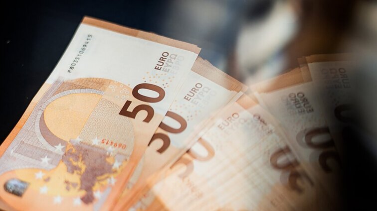 „Paspaudžiau nieko nepagalvojus“: po sukčių aferos atlikėjos banko sąskaita liko tuščia