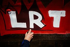 Buldozeris – protesto dėl LRT pataisų simbolis