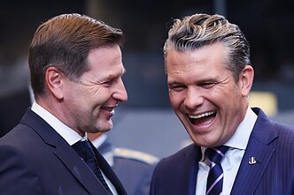 Estijos gynybos ministras Hanno Pevkuras ir JAV gynybos sekretorius Pete`as Hegsethas