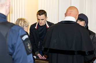 Užsidegančių siuntų bylos nagrinėjimas, kurioje Aleksandras Šuranovas, Daniilas Jencius, Vasilijus Kovačas, Vadymas Borsukas ir Eldaras Salmanovas kaltinami terorizmu. 