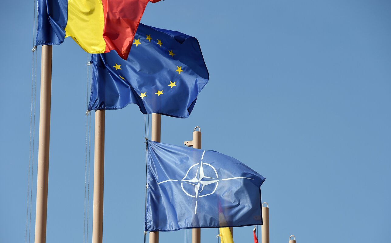 Rumunijos, ES ir NATO vėliavos